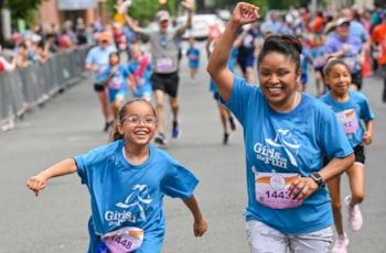Mother and daughter running at the 5K.